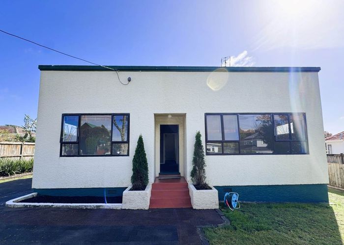  at 2 August Place, Greenlane, Auckland City, Auckland