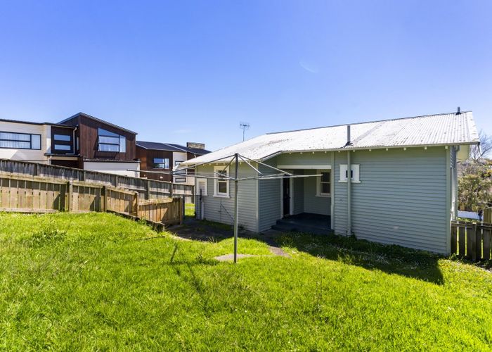  at 8 Corunna Road, Milford, North Shore City, Auckland