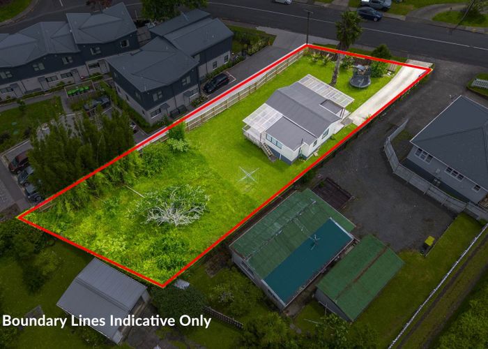  at 11 Awaroa Road, Sunnyvale, Waitakere City, Auckland