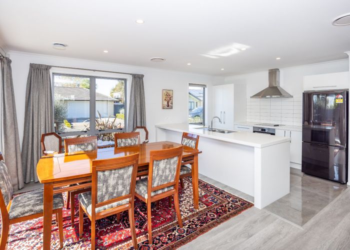  at 5 Kennedy Lane, Hamilton East, Hamilton
