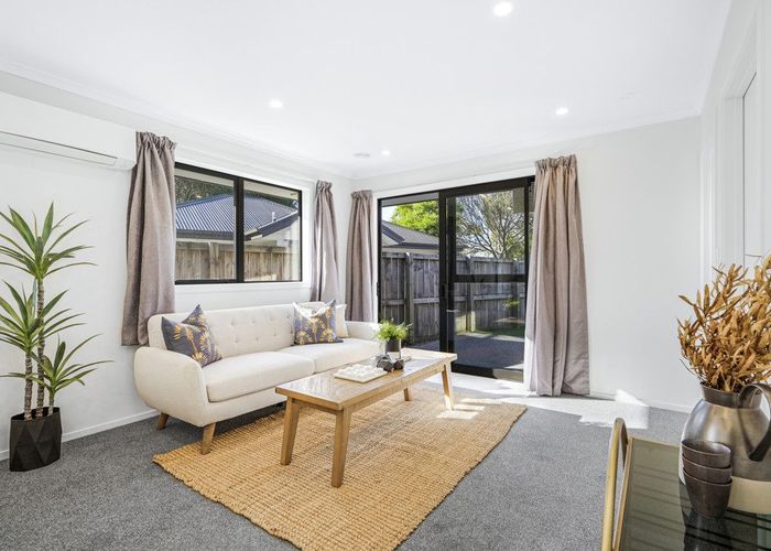  at 2/23 Montgomery Crescent, Bader, Hamilton