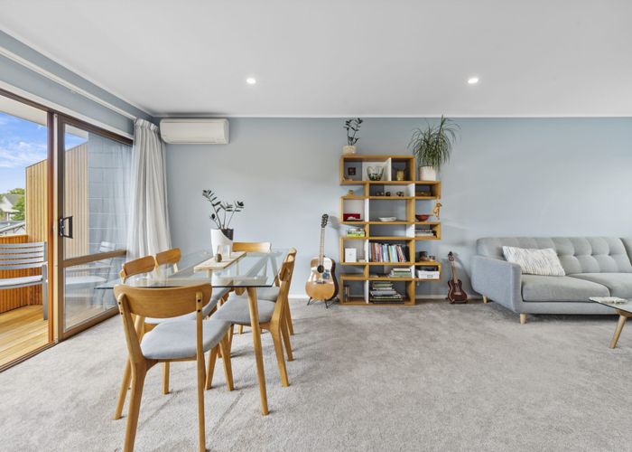  at 2/9 Feltwell Place, Mangere Bridge, Manukau City, Auckland