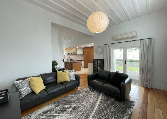  at 11 Colenso Avenue, Hospital Hill, Napier