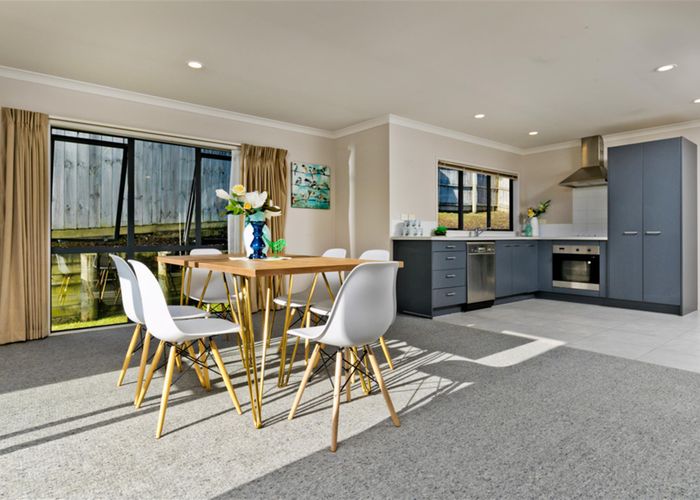  at 14 Sapperton Drive, Henderson, Auckland