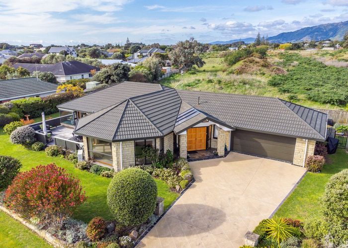  at 11 Barrett Drive, Waikanae Beach, Waikanae