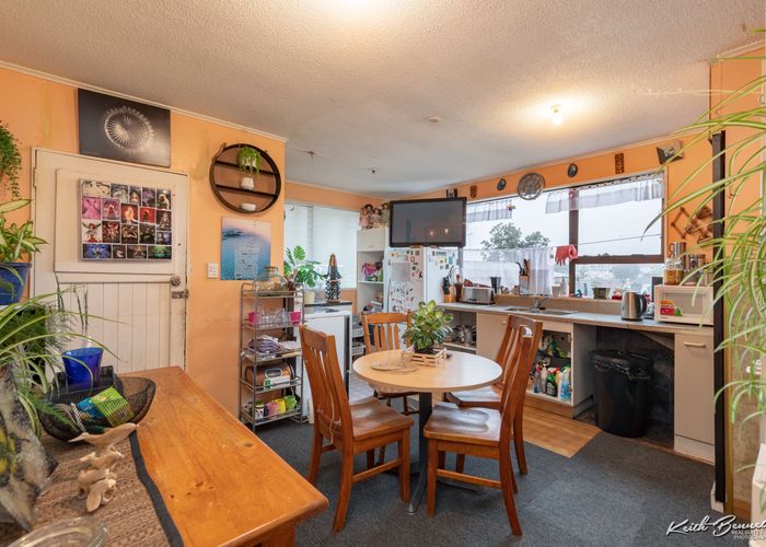  at 10 Somerset Place, Cannons Creek, Porirua