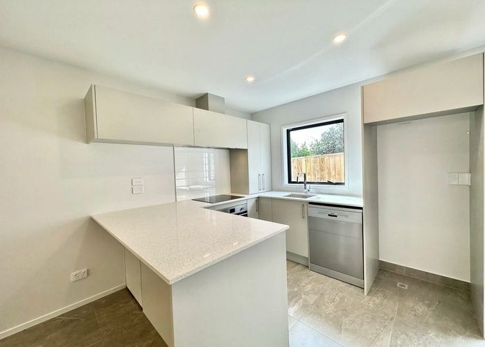  at 4/8 Valron Rd, Te Atatu South, Waitakere City, Auckland