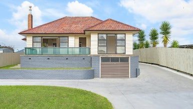  at 15 Maioro Street, New Windsor, Auckland