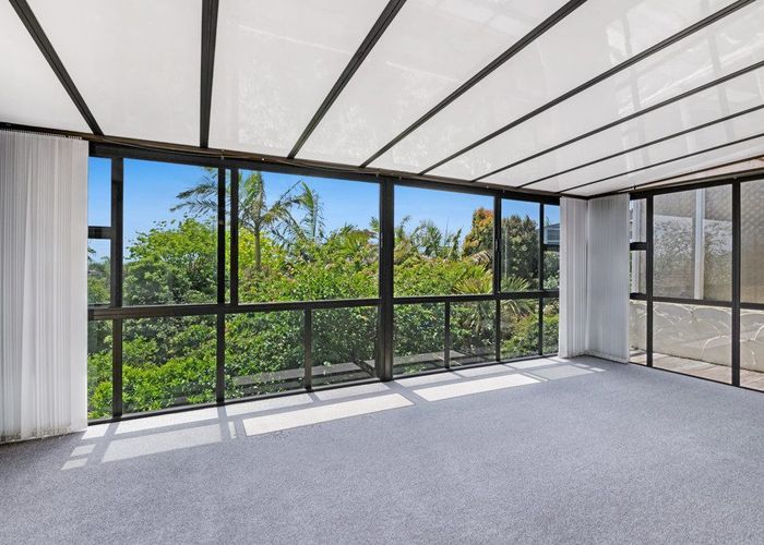  at 2/75 Carlisle Road, Torbay, North Shore City, Auckland