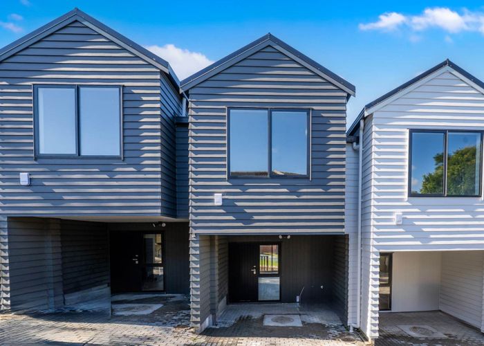  at 35 Glenbervie Crescent, Massey, Waitakere City, Auckland