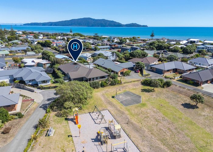  at 4 Barbaras Way, Waikanae Beach, Kapiti Coast, Wellington