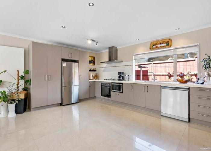  at 10 Oakhurst Avenue, Flat Bush, Auckland