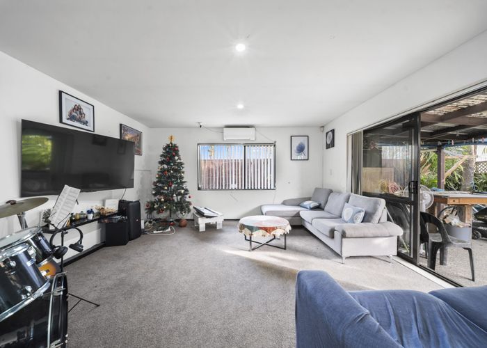  at 27 Robertson Road, Favona, Manukau City, Auckland