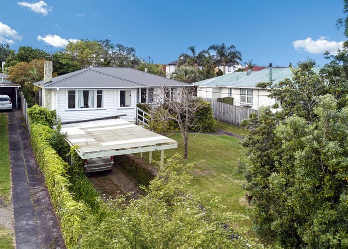  at 8 Coniston Avenue, Te Atatu South, Waitakere City, Auckland