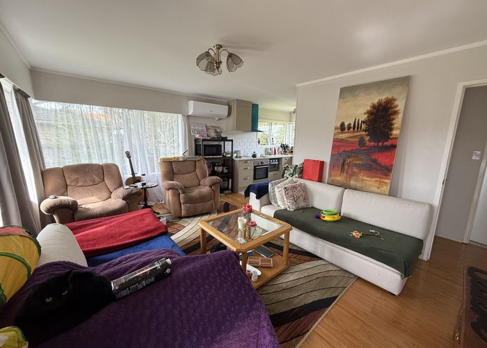  at 2/18 Mirrabooka Avenue, Botany Downs, Manukau City, Auckland