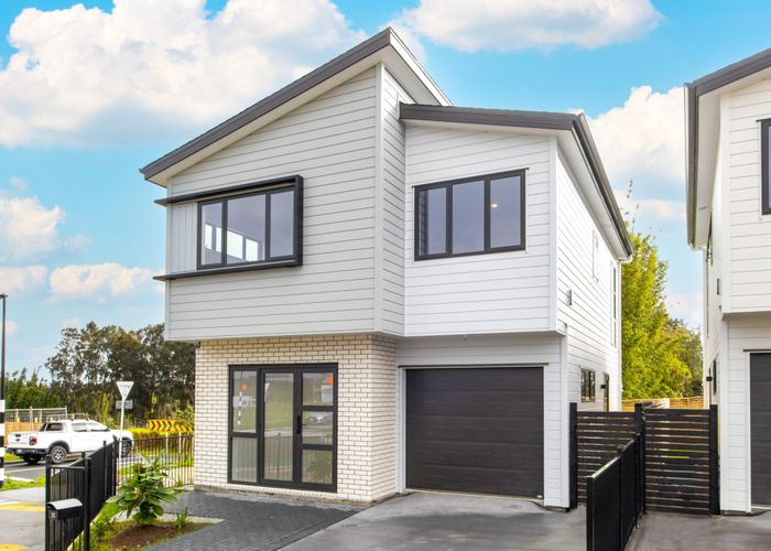  at 35 Whiteywood Street, Westgate, Waitakere City, Auckland