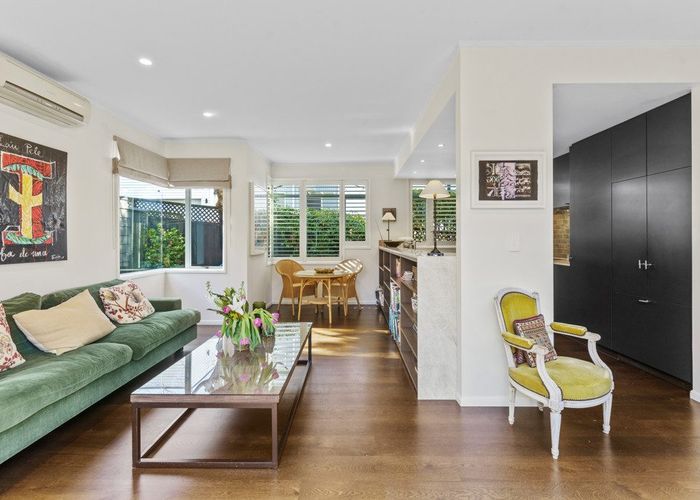  at 1/10 Ringwood Street, Torbay, Auckland