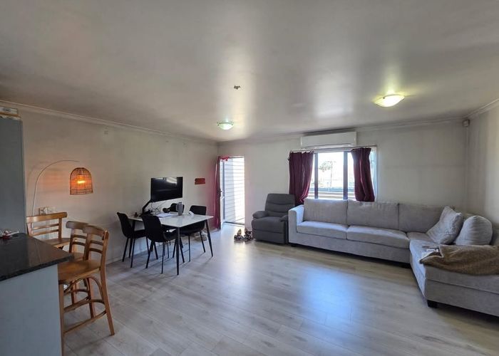  at 2/104 Point England road, Point England, Auckland City, Auckland