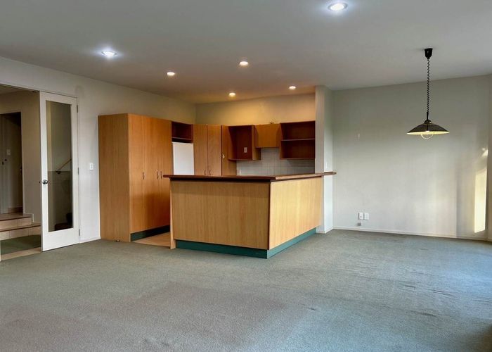  at 27/8 Tobago Place, Sunnynook, North Shore City, Auckland