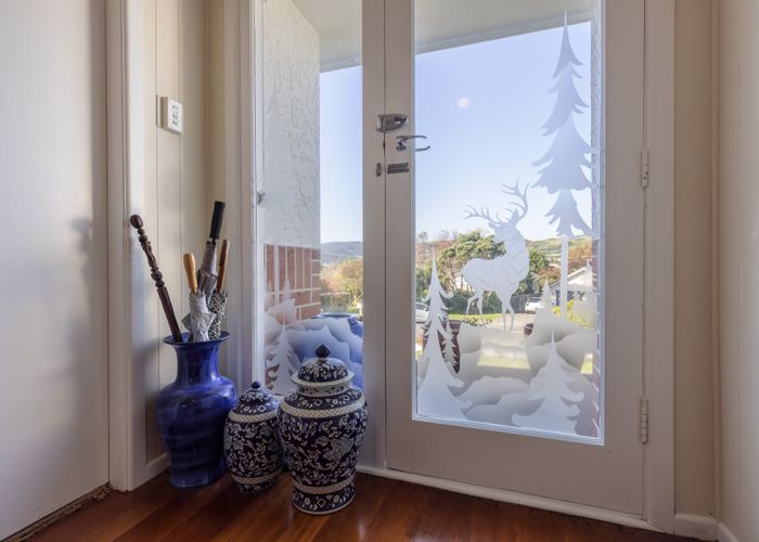  at 4 Mascot Street, Tawa, Wellington