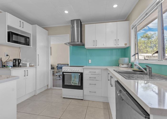  at 41 Meadowood Drive, Unsworth Heights, North Shore City, Auckland