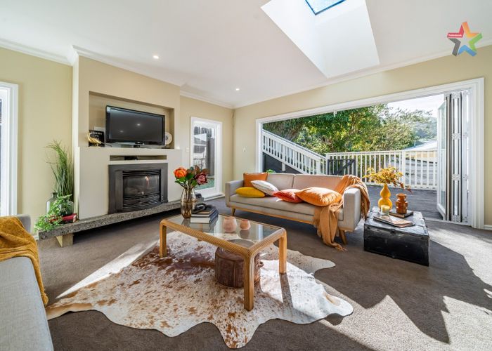  at 21 Franklyn Road, Tawa, Wellington