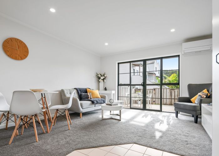  at 42/8 Carolina Place, Albany, North Shore City, Auckland