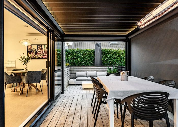  at 2/70 St Johns Road, Meadowbank, Auckland