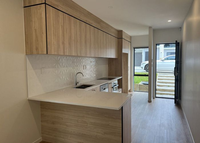  at 10 Korokio Lane, Henderson, Waitakere City, Auckland