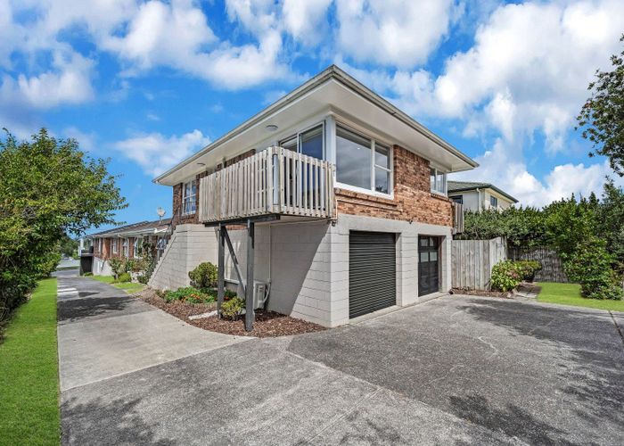  at 4/38 Old Lake Road, Narrow Neck, North Shore City, Auckland