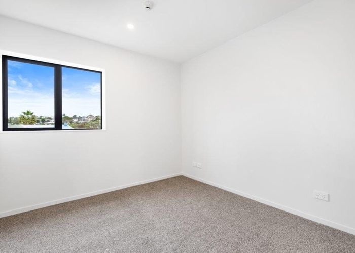  at 208 (E3-2)/2 Castledine Crescent, Glen Innes, Auckland City, Auckland