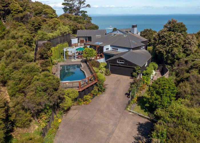  at 8 Herrings Cove Place, Titirangi, Auckland