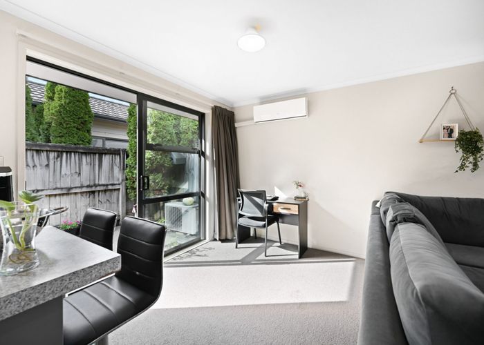  at 2/102 Old Farm Road, Hamilton East, Hamilton, Waikato