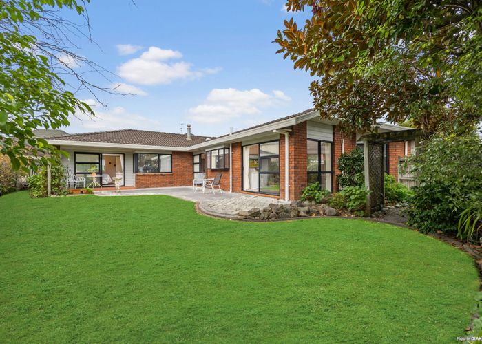  at 8 Mt Blanc Place, Northpark, Manukau City, Auckland
