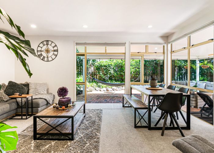  at 484 Beach Road, Murrays Bay, North Shore City, Auckland