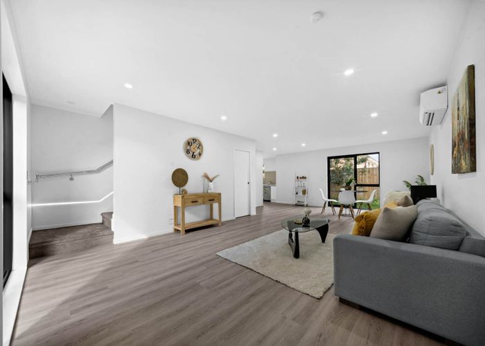  at 2/60 Landscape Road, Papatoetoe, Manukau City, Auckland