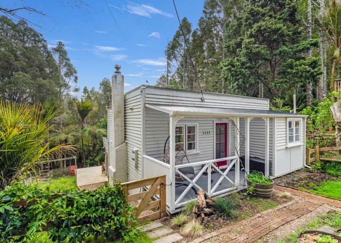  at 43 Kauri Point Road, Laingholm, Waitakere City, Auckland