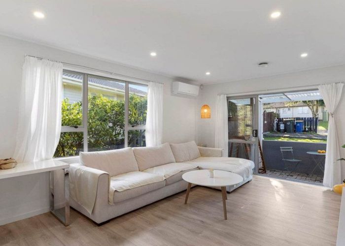  at 38 Sunline Avenue, Massey, Waitakere City, Auckland