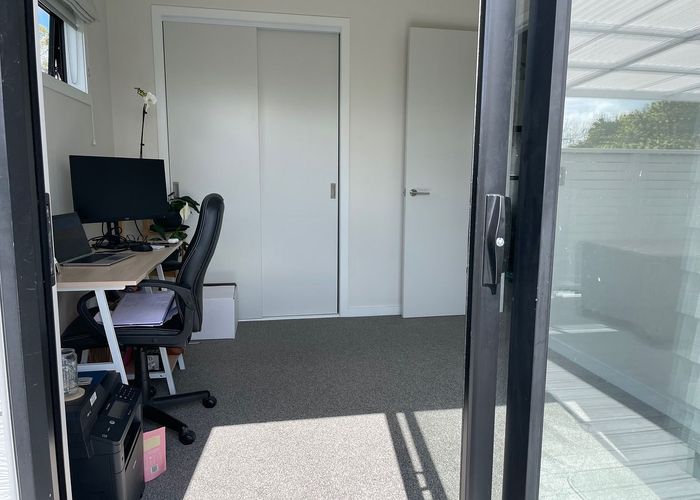  at 32A Meadowood Drive, Unsworth Heights, North Shore City, Auckland