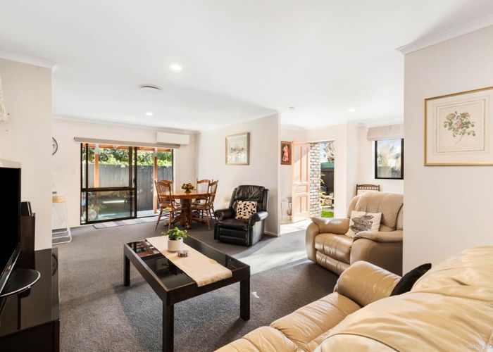  at 32 Magnolia Drive, Waiuku, Waiuku