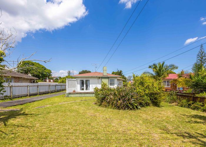  at 2 Lansdown Avenue, Papatoetoe, Auckland
