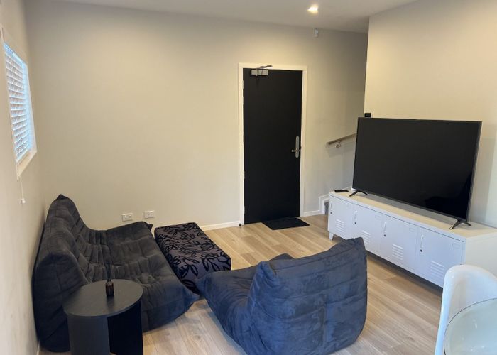 at 2/39 Graham Avenue, Te Atatu Peninsula, Waitakere City, Auckland