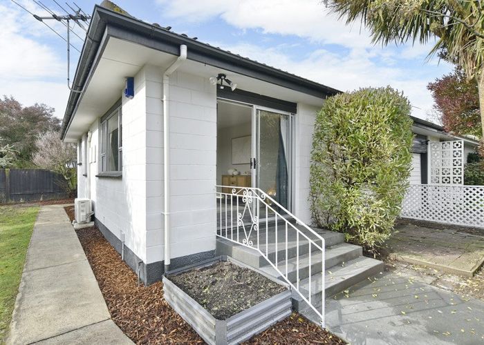  at 1/18 Kawau Crescent, Bromley, Christchurch