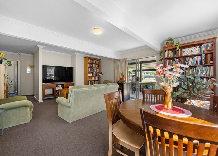  at 9 Stokes Avenue, Te Atatu Peninsula, Waitakere City, Auckland