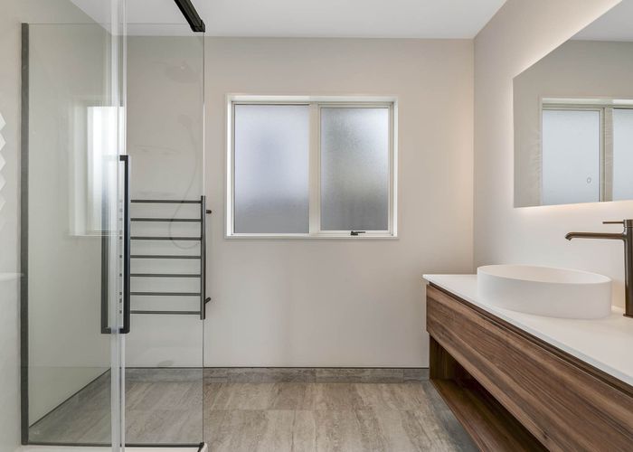  at 2/2 Rook Place, Unsworth Heights, North Shore City, Auckland