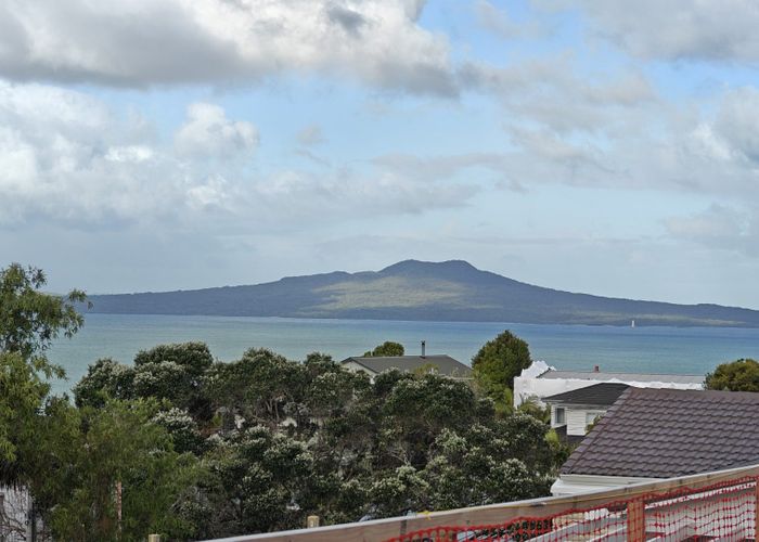  at 4/73 Castor Bay Road, Castor Bay, North Shore City, Auckland