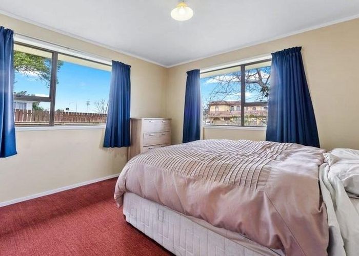  at 9 Walter Strevens Drive, Conifer Grove, Takanini