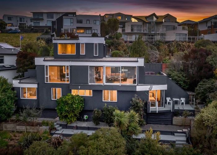 For sale 18 Glendevere Terrace, Redcliffs, Christchurch City
