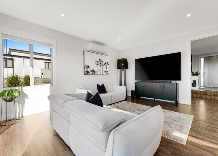  at 33 Te Oneroa Way, Long Bay, Auckland