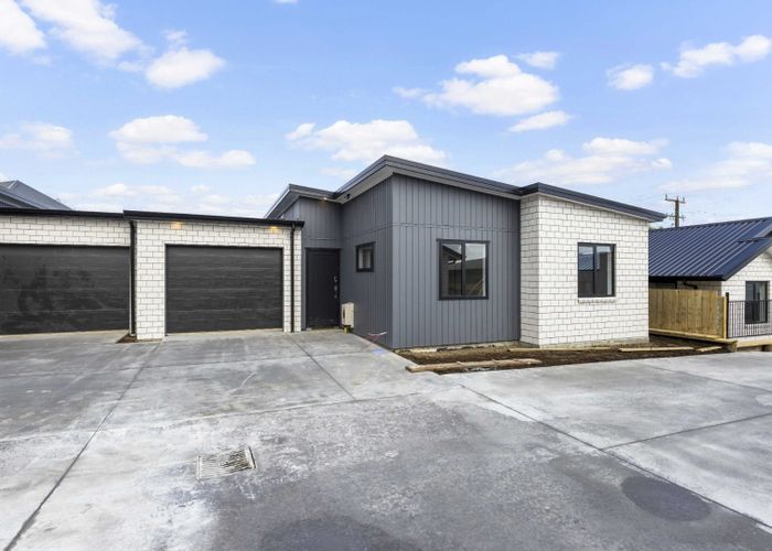  at 2/225 Baverstock Road, Grandview Heights, Hamilton